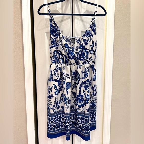 Dresses & Skirts - Summer Dress Never Worn